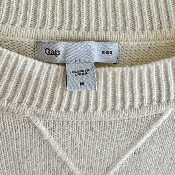 GAP Women’s Classic Crewneck Off-White Sweater, Size Medium - Picture 13 of 15